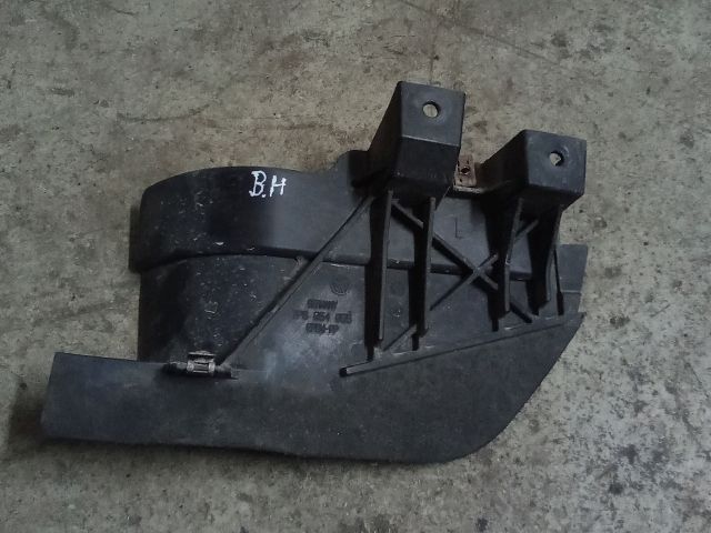 bontott VW TOUAREG Bal hátsó Sárvédő Gumi