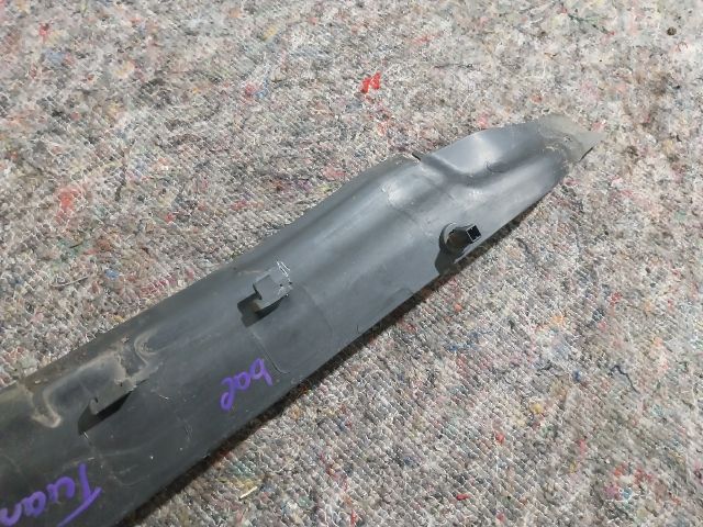 bontott VW TOUAREG Bal hátsó Sárvédő Gumi