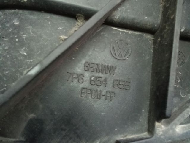 bontott VW TOUAREG Bal hátsó Sárvédő Gumi