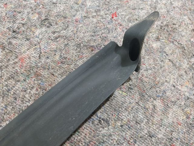 bontott VW TOUAREG Bal hátsó Sárvédő Gumi