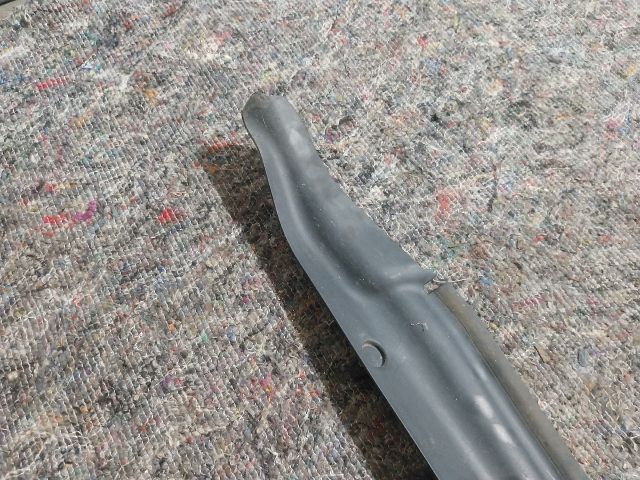 bontott VW TOUAREG Bal hátsó Sárvédő Gumi