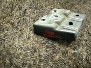 bontott VW TOUAREG Bal Sárvédő Oldaltartó