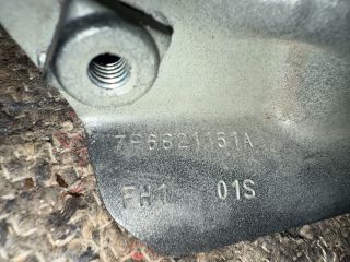 bontott VW TOUAREG Bal Sárvédő Oldaltartó