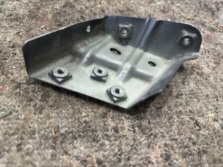 bontott VW TOUAREG Bal Sárvédő Oldaltartó