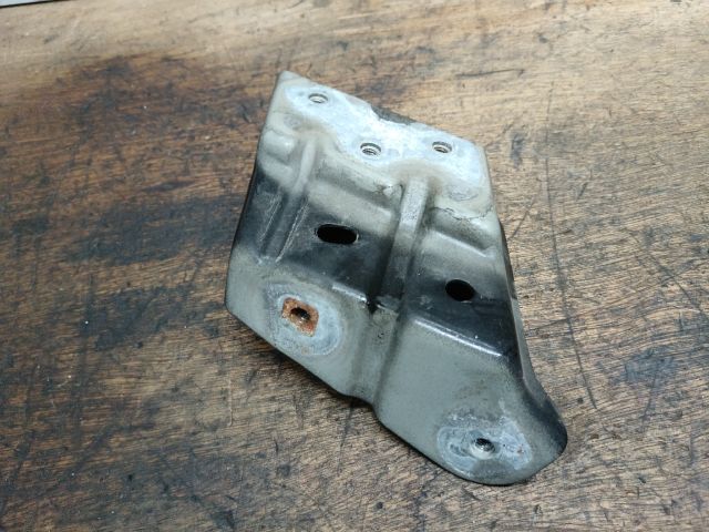 bontott VW TOUAREG Bal Sárvédő Oldaltartó