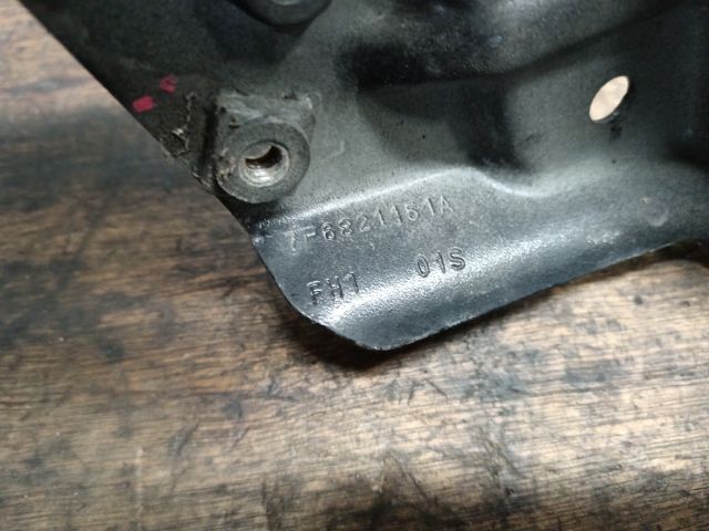 bontott VW TOUAREG Bal Sárvédő Oldaltartó