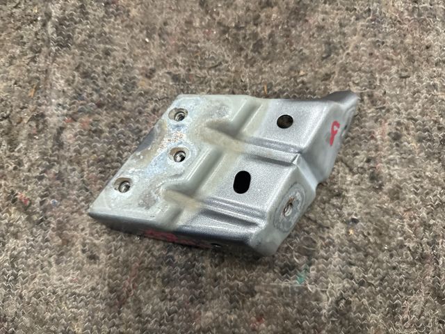 bontott VW TOUAREG Bal Sárvédő Oldaltartó