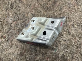 bontott VW TOUAREG Bal Sárvédő Oldaltartó