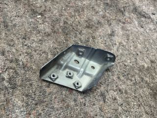 bontott VW TOUAREG Bal Sárvédő Oldaltartó