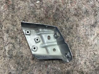 bontott VW TOUAREG Bal Sárvédő Oldaltartó