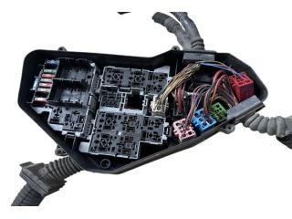 bontott VW TOUAREG Biztosítéktábla Doboz