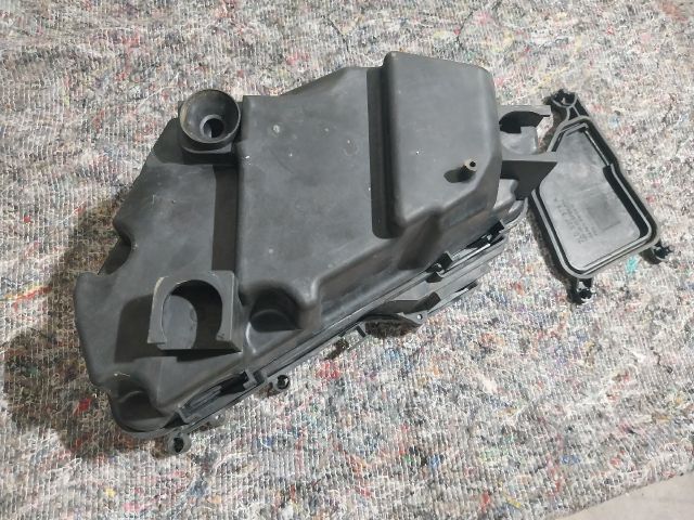 bontott VW TOUAREG Biztosítéktábla Doboz