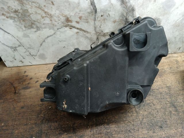 bontott VW TOUAREG Biztosítéktábla Doboz