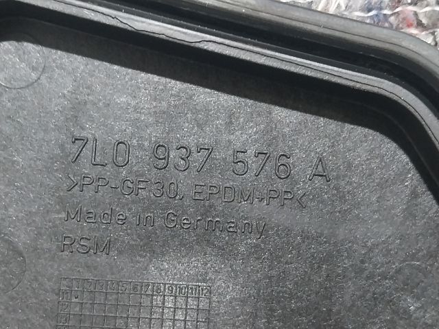 bontott VW TOUAREG Biztosítéktábla Doboz