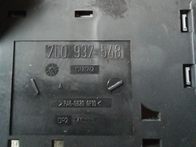 bontott VW TOUAREG Biztosítéktábla Motortér