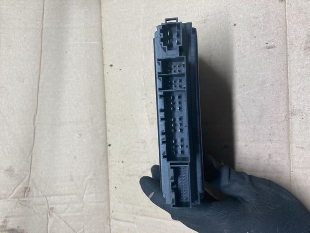 bontott VW TOUAREG Biztosítéktábla Utastér