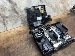 bontott VW TOUAREG Biztosítéktábla Utastér