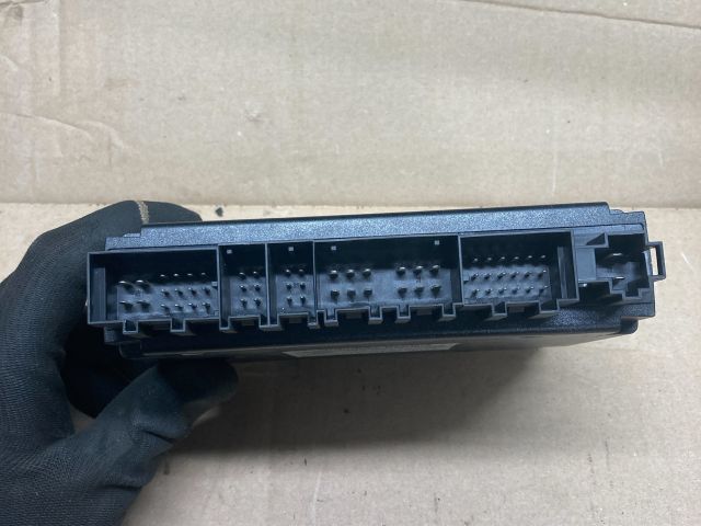 bontott VW TOUAREG Biztosítéktábla Utastér