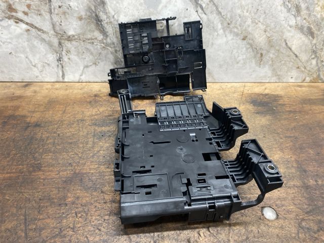 bontott VW TOUAREG Biztosítéktábla Utastér