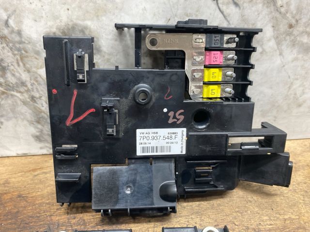 bontott VW TOUAREG Biztosítéktábla Utastér