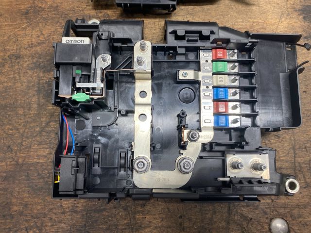 bontott VW TOUAREG Biztosítéktábla Utastér