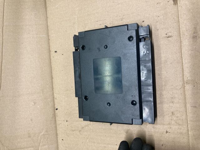 bontott VW TOUAREG Biztosítéktábla Utastér