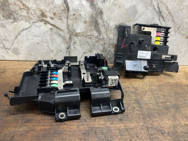 bontott VW TOUAREG Biztosítéktábla Utastér