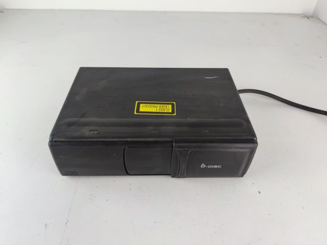 bontott VW TOUAREG CD / DVD Tár