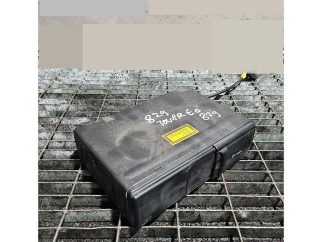 bontott VW TOUAREG CD / DVD Tár