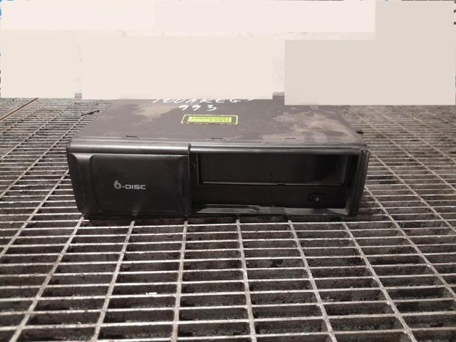 bontott VW TOUAREG CD / DVD Tár