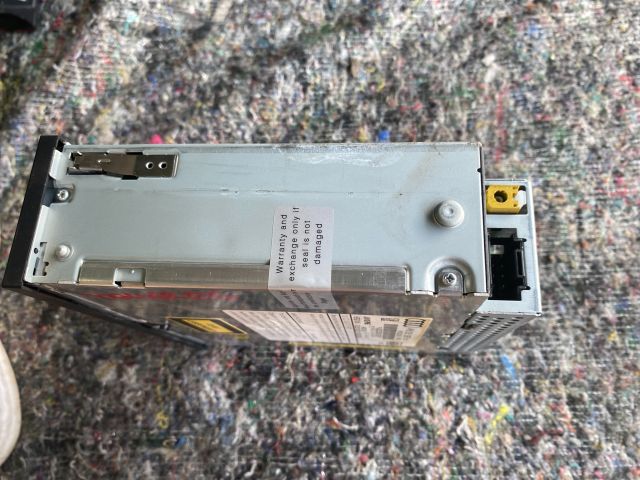 bontott VW TOUAREG CD / DVD Tár