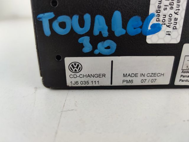 bontott VW TOUAREG CD / DVD Tár