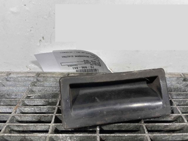 bontott VW TOUAREG Csomagtérajtó Kilincs