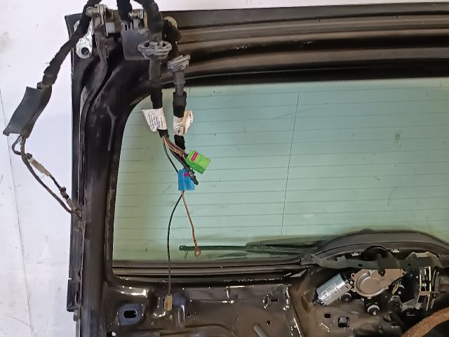 bontott VW TOUAREG Csomagtérajtó (Részeivel)