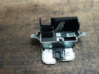 bontott VW TOUAREG Csomagtérajtó Zárszerkezet