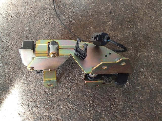 bontott VW TOUAREG Csomagtérajtó Zárszerkezet