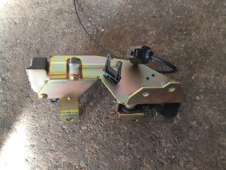 bontott VW TOUAREG Csomagtérajtó Zárszerkezet