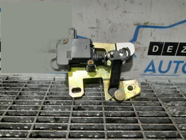 bontott VW TOUAREG Csomagtérajtó Zárszerkezet