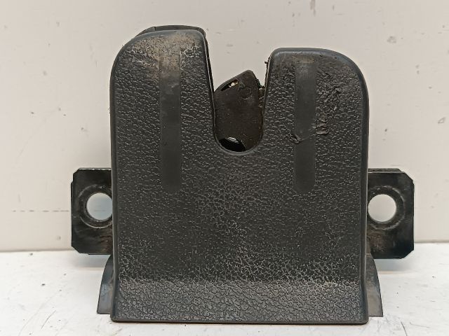 bontott VW TOUAREG Csomagtérajtó Zárszerkezet