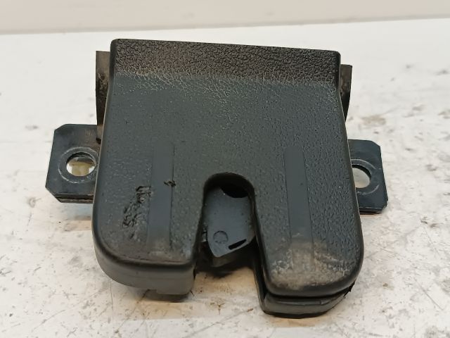 bontott VW TOUAREG Csomagtérajtó Zárszerkezet