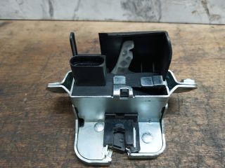 bontott VW TOUAREG Csomagtérajtó Zárszerkezet