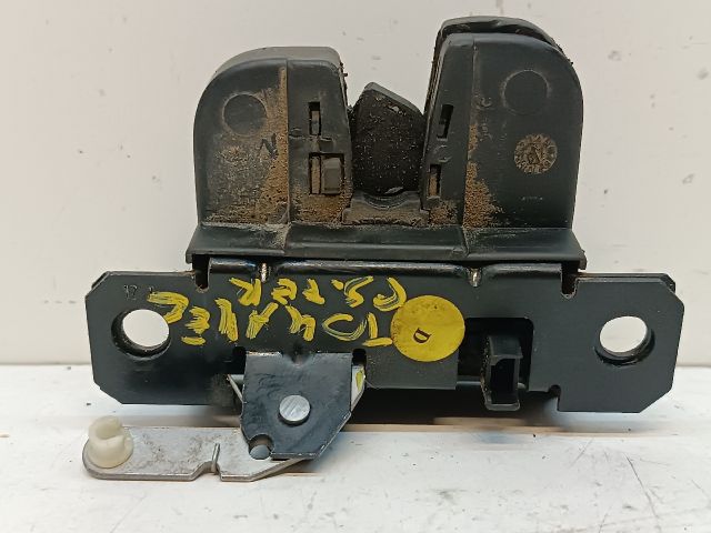 bontott VW TOUAREG Csomagtérajtó Zárszerkezet