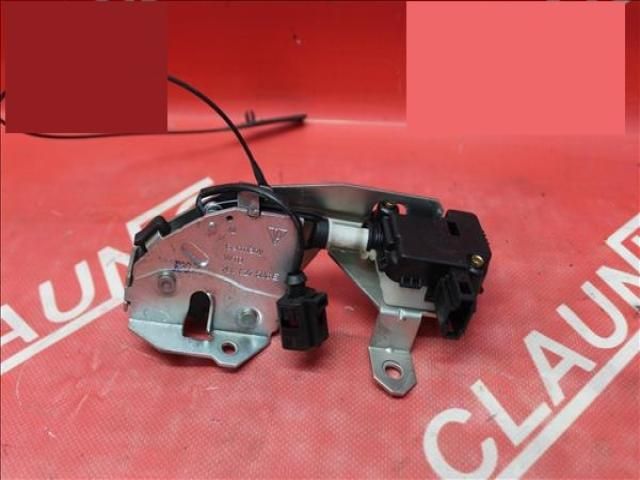 bontott VW TOUAREG Csomagtérajtó Zárszerkezet