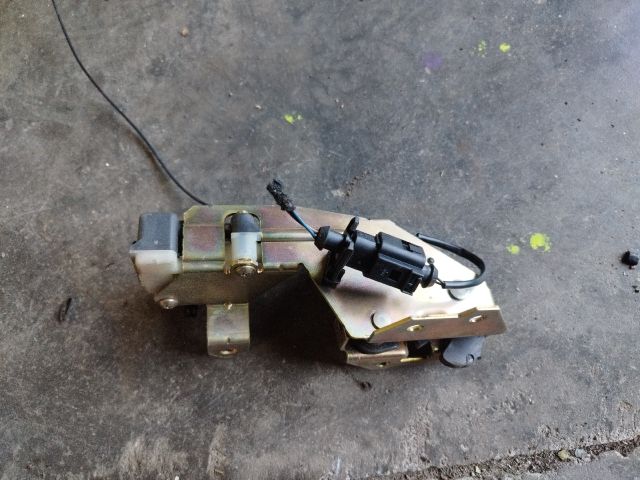 bontott VW TOUAREG Csomagtérajtó Zárszerkezet