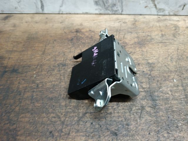 bontott VW TOUAREG Csomagtérajtó Zárszerkezet