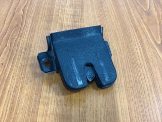 bontott VW TOUAREG Csomagtérajtó Zárszerkezet