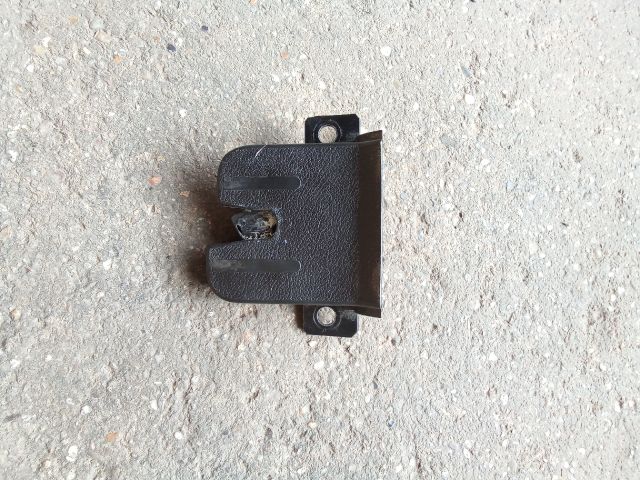 bontott VW TOUAREG Csomagtérajtó Zárszerkezet