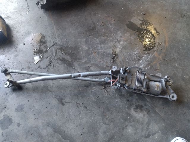 bontott VW TOUAREG Első Ablaktörlő Szerkezet Motorral