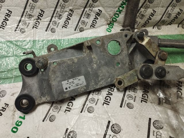 bontott VW TOUAREG Első Ablaktörlő Szerkezet