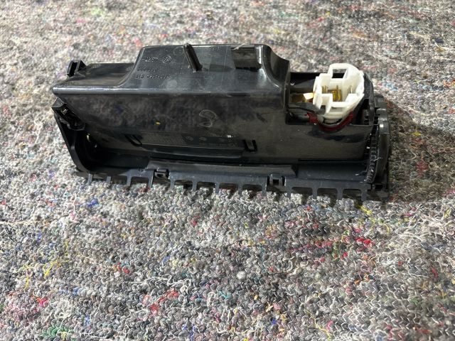 bontott VW TOUAREG Első Hamutartó